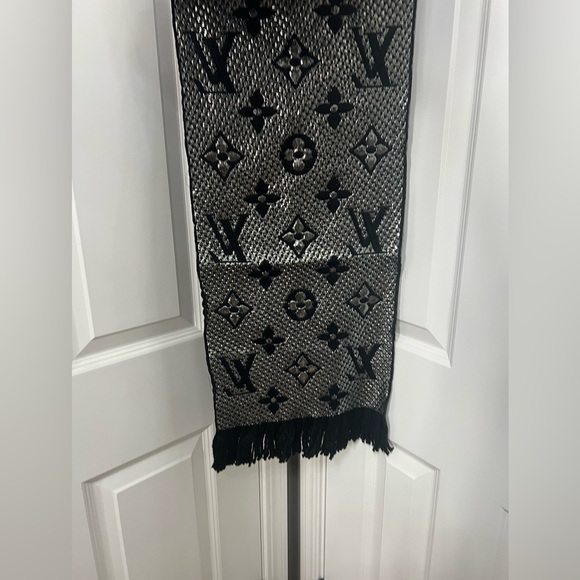 Louis vuitton black silver logomania shine monogram scarf wrap - Picture 3 of 4